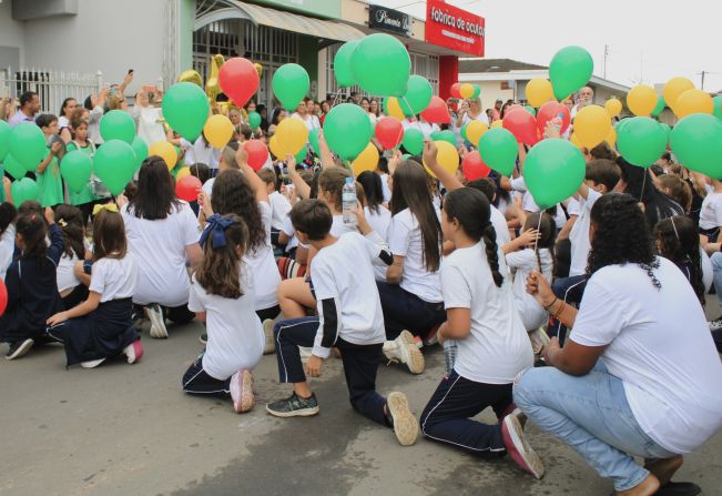 Santo Antônio do Jardim comemora seus 143 anos de história com vibrante desfile cívico! 