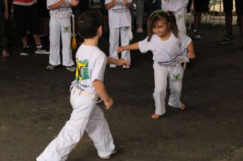 Foto - 6º Encontro de Carros Antigos, 2º Feira Artesanal e Gastronômica e Apresentação de Capoeira 