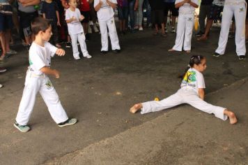 Foto - 6º Encontro de Carros Antigos, 2º Feira Artesanal e Gastronômica e Apresentação de Capoeira 