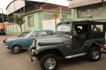 Foto - 6º Encontro de Carros Antigos, 2º Feira Artesanal e Gastronômica e Apresentação de Capoeira 