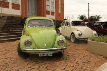 Foto - 6º Encontro de Carros Antigos, 2º Feira Artesanal e Gastronômica e Apresentação de Capoeira 