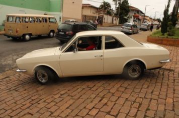 Foto - 6º Encontro de Carros Antigos, 2º Feira Artesanal e Gastronômica e Apresentação de Capoeira 