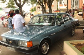 Foto - 6º Encontro de Carros Antigos, 2º Feira Artesanal e Gastronômica e Apresentação de Capoeira 