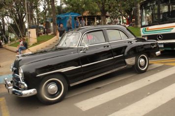 Foto - 6º Encontro de Carros Antigos, 2º Feira Artesanal e Gastronômica e Apresentação de Capoeira 