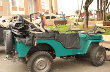 Foto - 6º Encontro de Carros Antigos, 2º Feira Artesanal e Gastronômica e Apresentação de Capoeira 