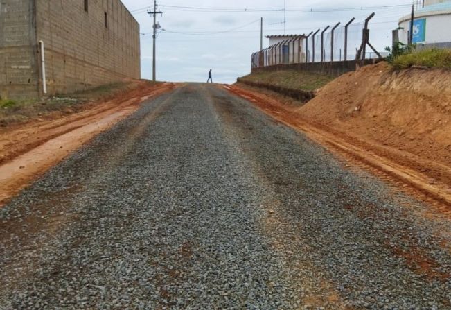 o Departamento de Serviços Gerais realizou o trabalho de manutenção na estrada do transbordo. 