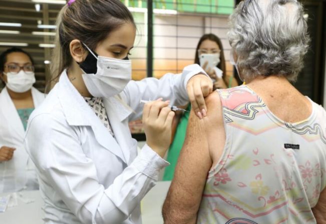 Vacinação contra COVID para os idosos de 62 anos