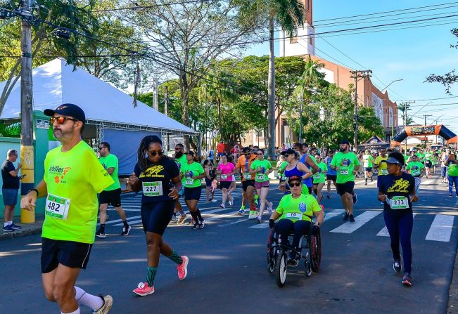 Mais de 500 atletas de todas as idades e níveis de condicionamento físico se reuniram para participar da Corrida SuperAção!