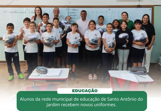 Alunos de rede municipal de educação de Santo Antônio do Jardim recebem novos uniformes